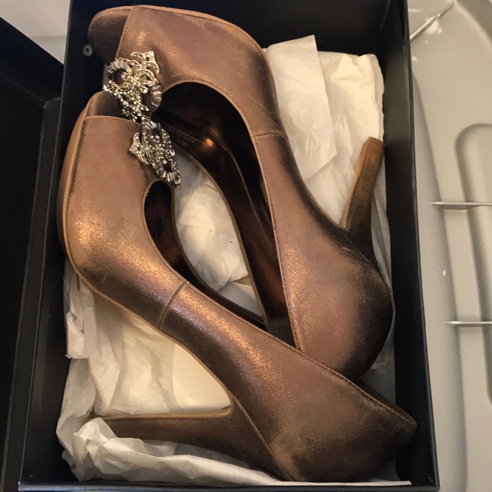 Worn once for wedding